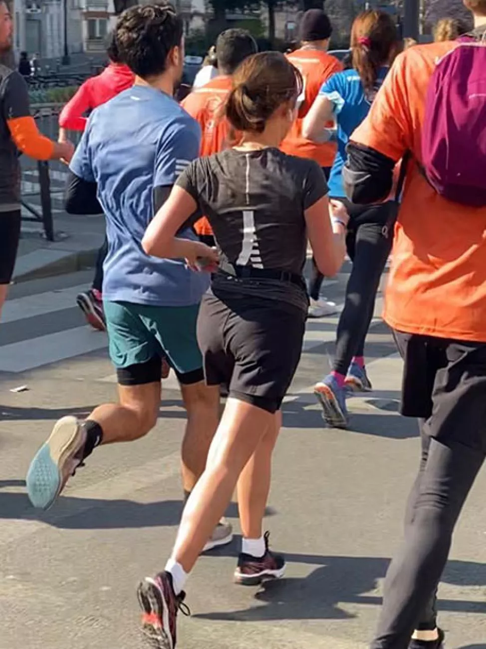 Paris School of Business sponsorise une étudiante pour le semi-marathon de Paris 2022